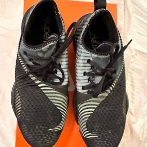 NIKE AIR ZOOM SUPERREP - BLACK/BLACK-SPURAL.SAGE
NOIR/SPIRALE - Size 10.5 - Camo